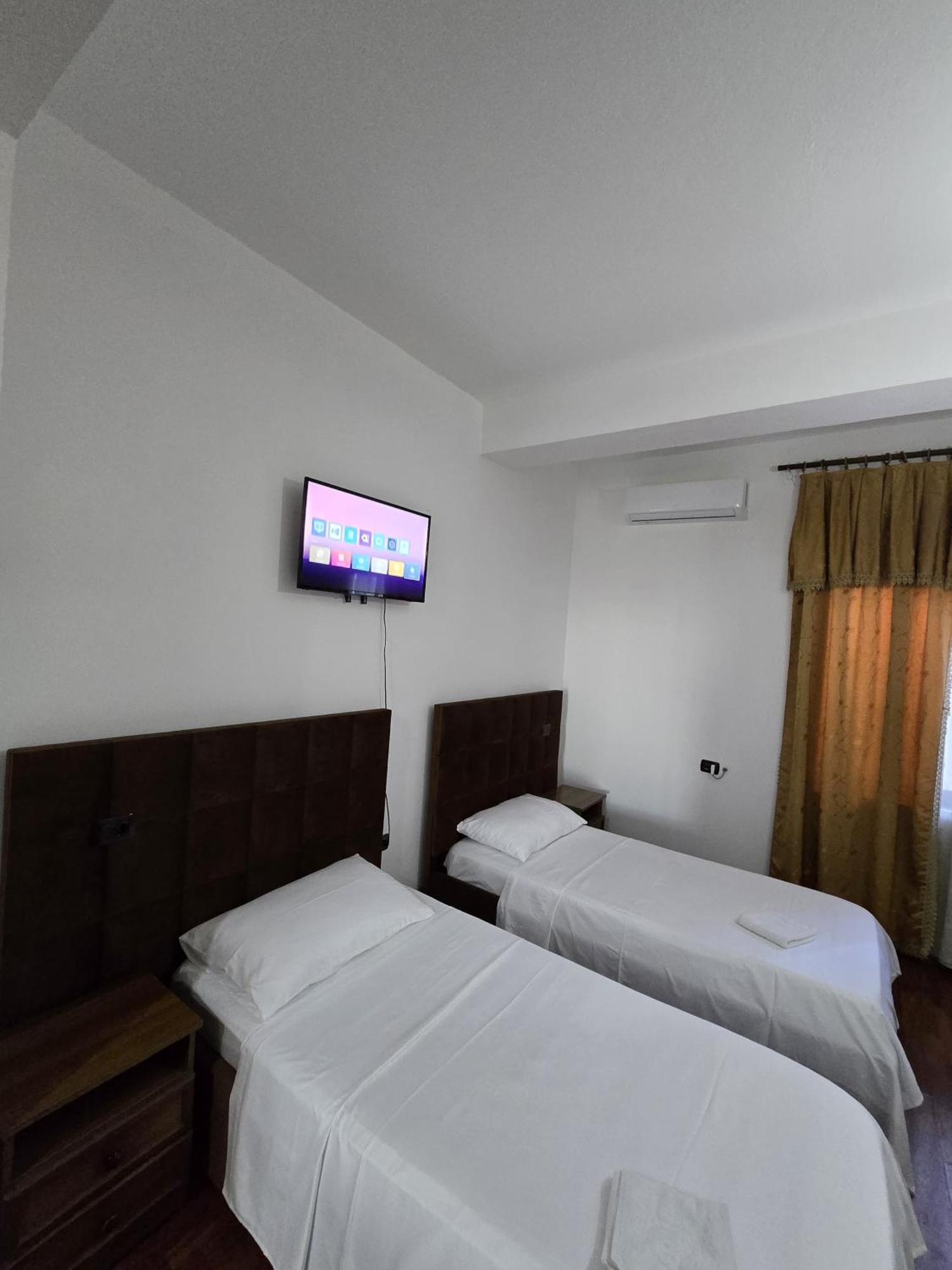 Krujë Grand Hotel מראה חיצוני תמונה