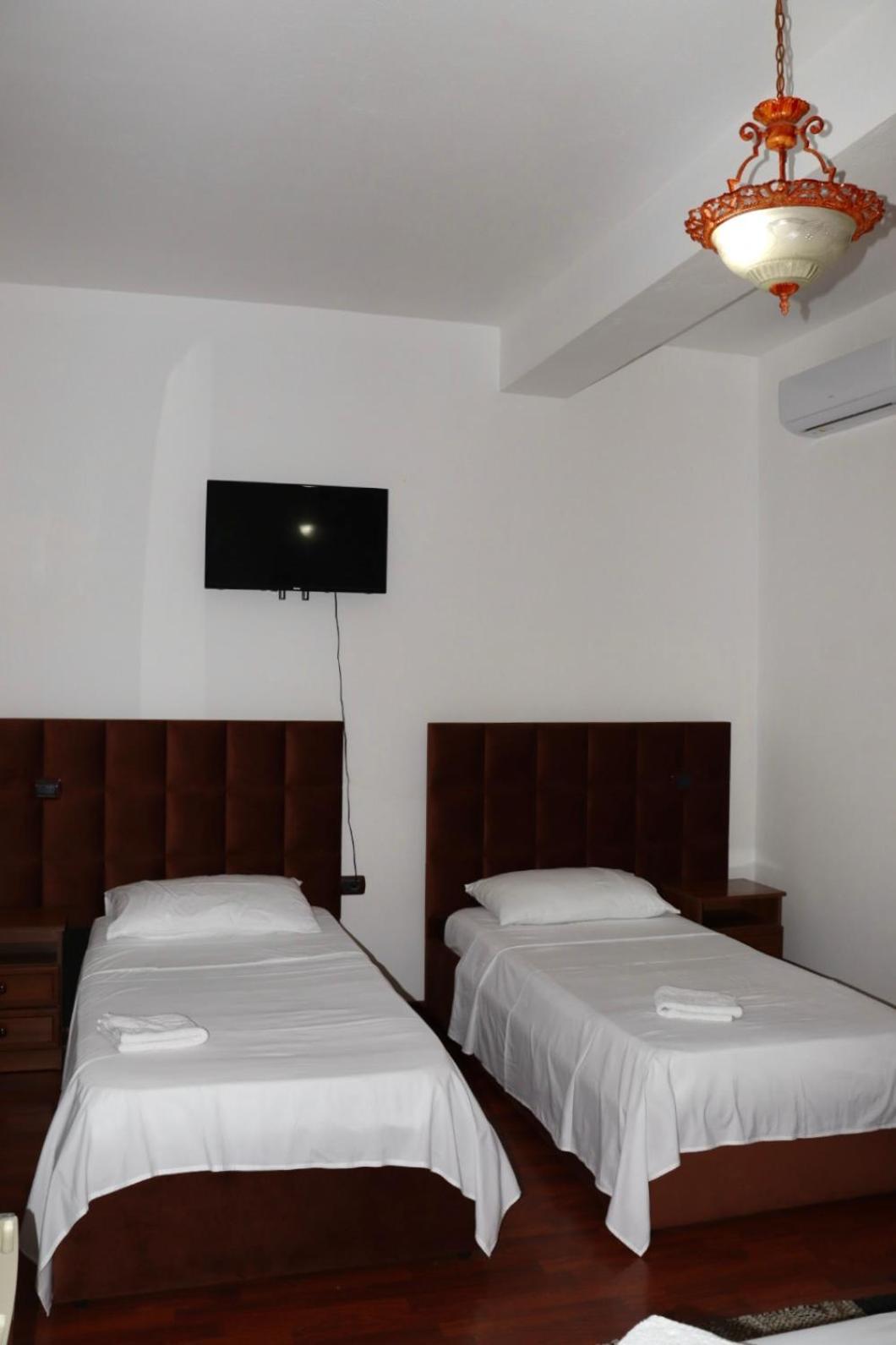 Krujë Grand Hotel מראה חיצוני תמונה