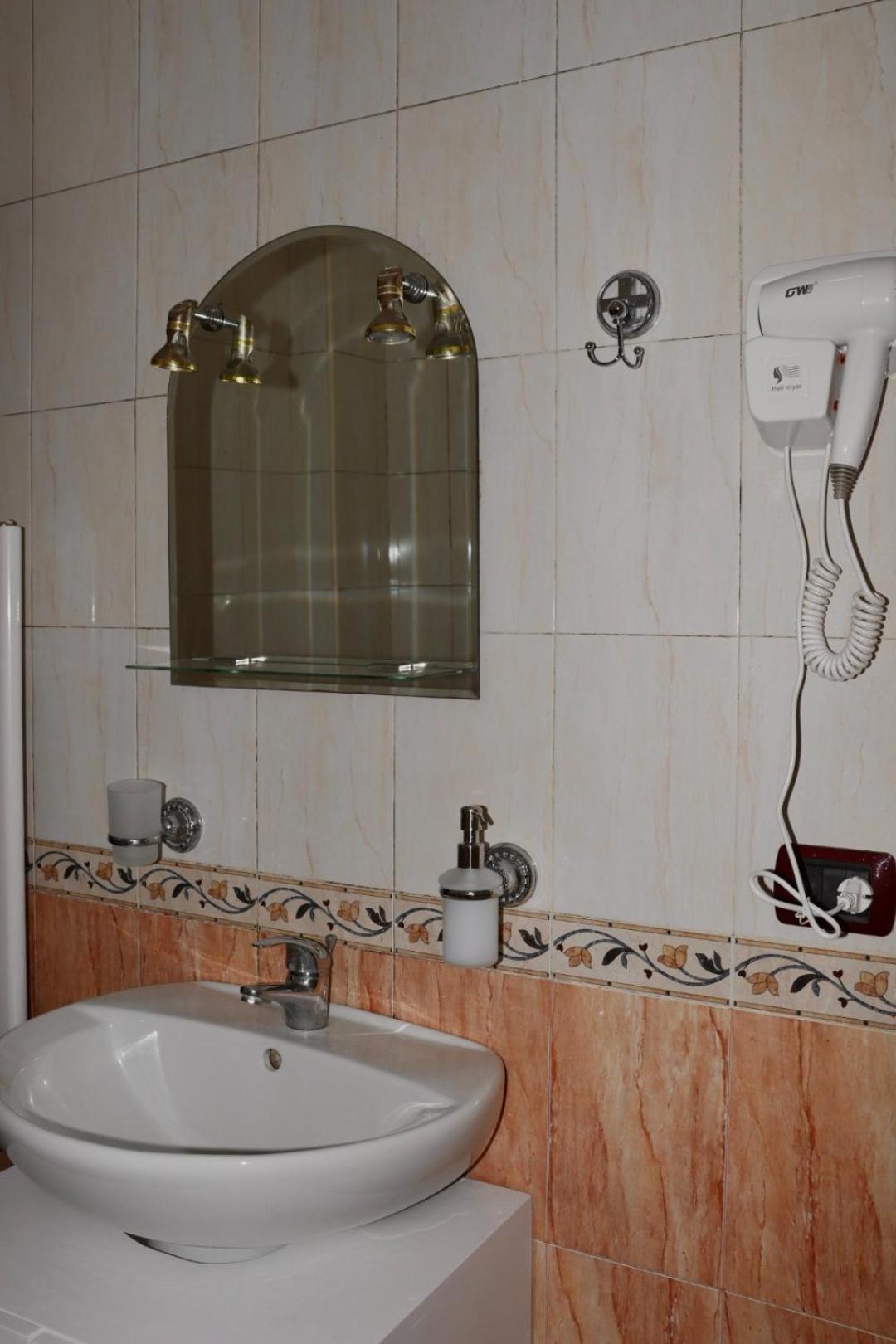 Krujë Grand Hotel מראה חיצוני תמונה