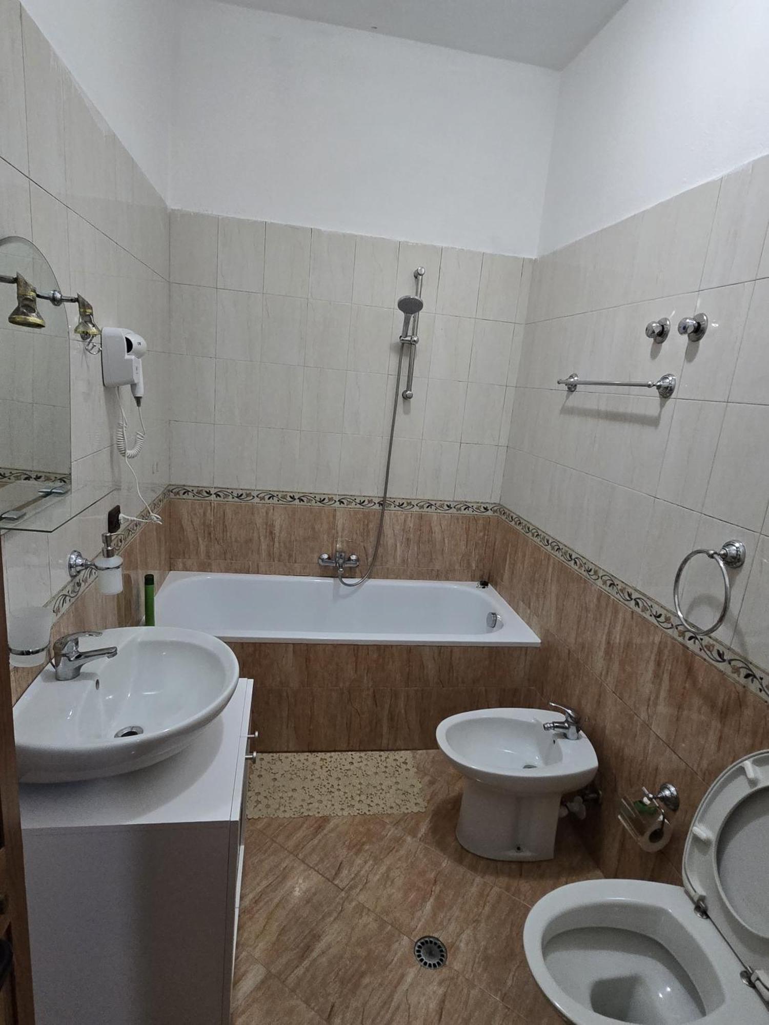 Krujë Grand Hotel מראה חיצוני תמונה
