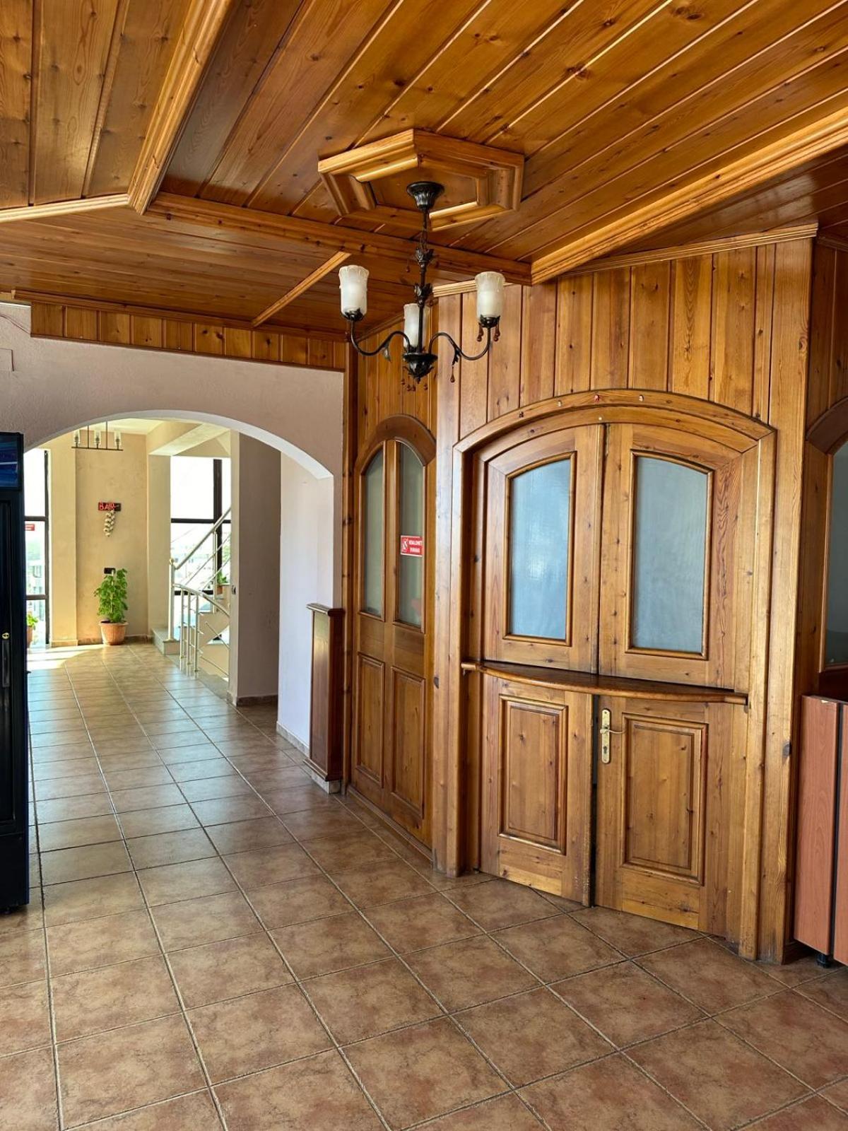 Krujë Grand Hotel מראה חיצוני תמונה
