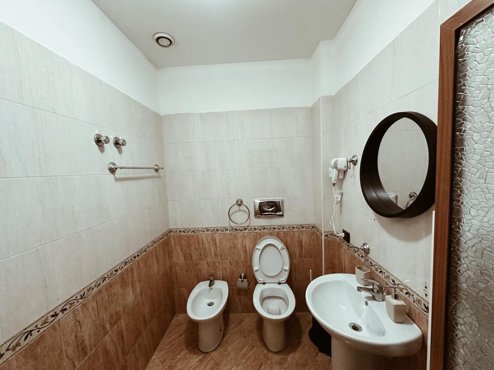 Krujë Grand Hotel מראה חיצוני תמונה